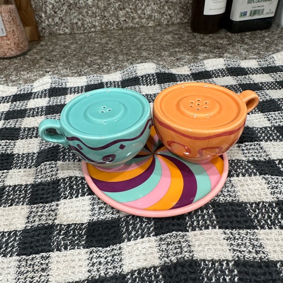 Disney teacups and Saucer Salt & Pepper Shakers. - Picture 2 of 7